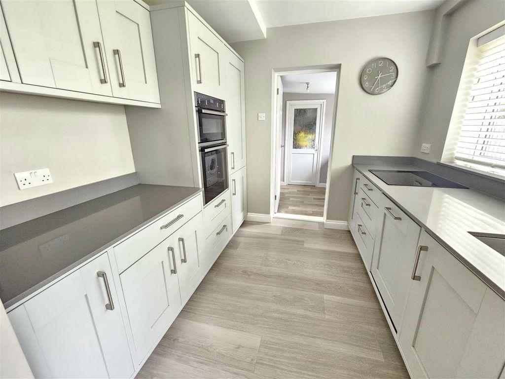 Property photo 3 of 17 Kitchen.Jpg