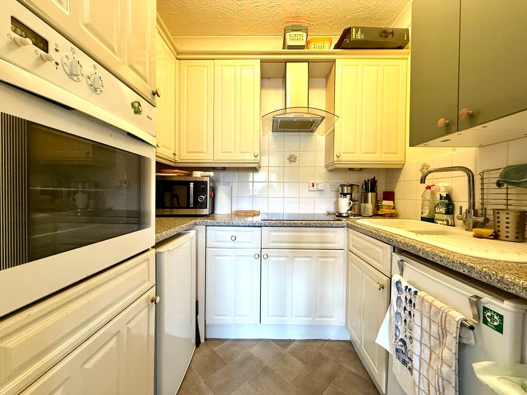 Property photo 3 of 12 Kitchen