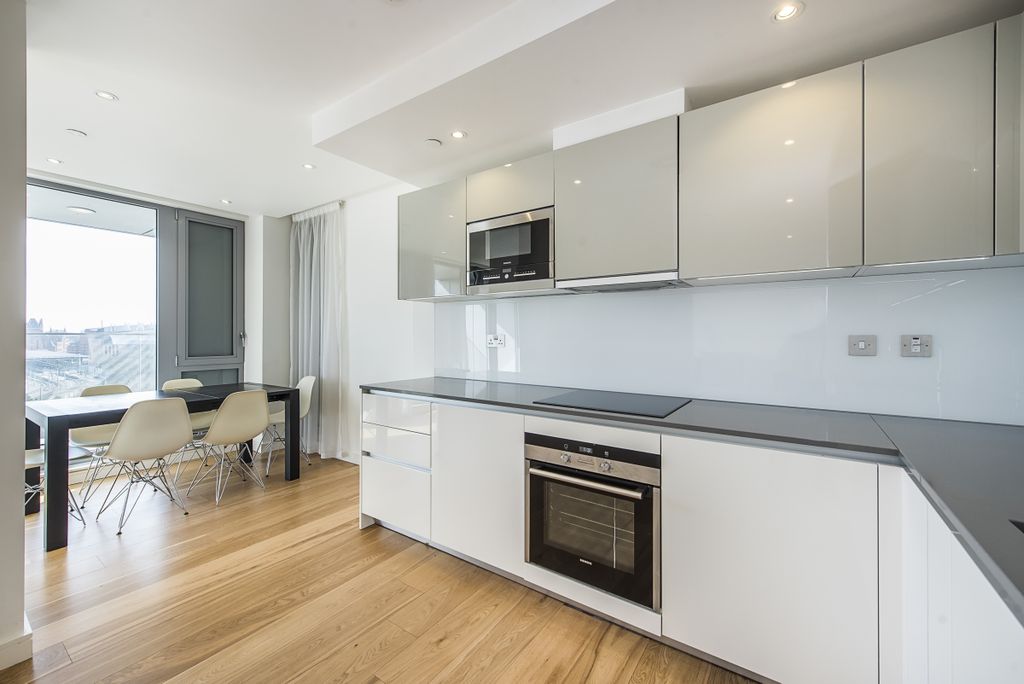 Property photo 2 of 9 Regents Wharf