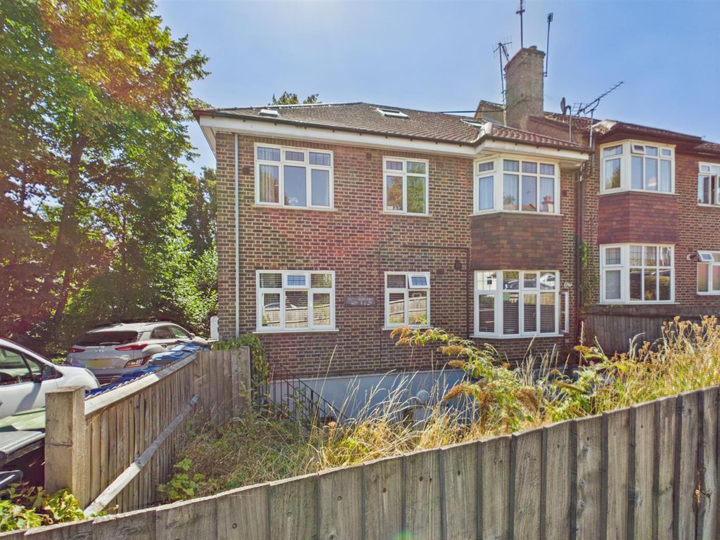 Property photo 1 of 13 Cam01563G0-Pr0316-Still012.Jpg