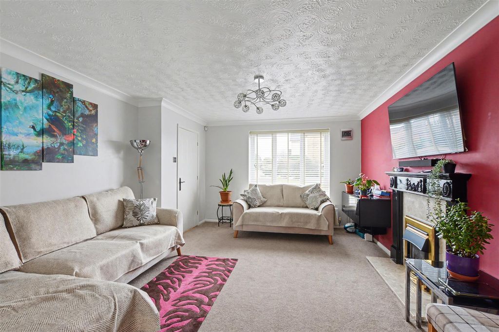 Property photo 2 of 33 Lounge_2.Jpeg