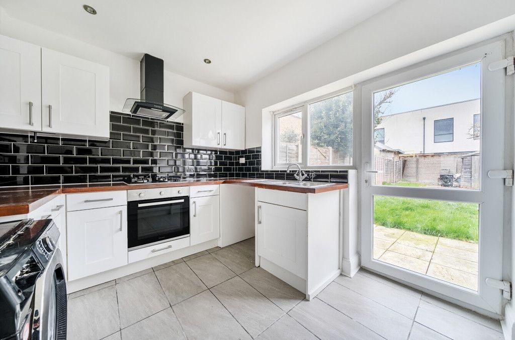Property photo 3 of 17 Kitchen