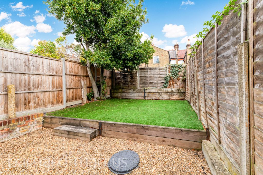 Property photo 2 of 7 Garden