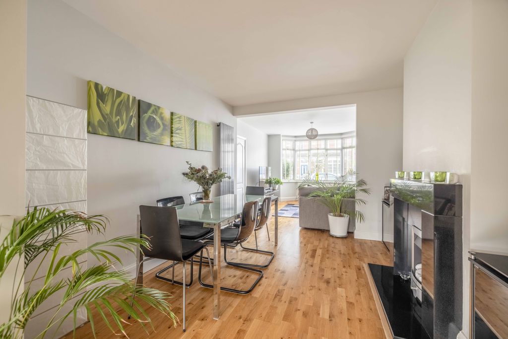 Property photo 2 of 18 As26 (9 Of 21)