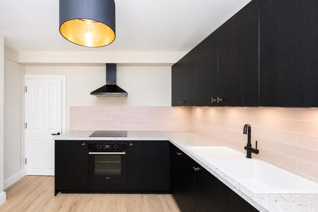 Property photo 3 of 12 Shared Kitchen
