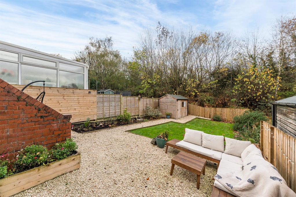 Property photo 2 of 27 Garden