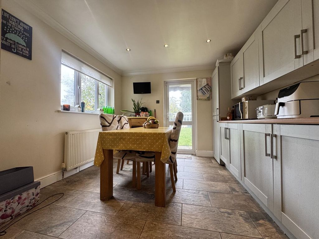Additional image 13 of 3 bed semi-detached house for saleGordon Road, Grays RM16