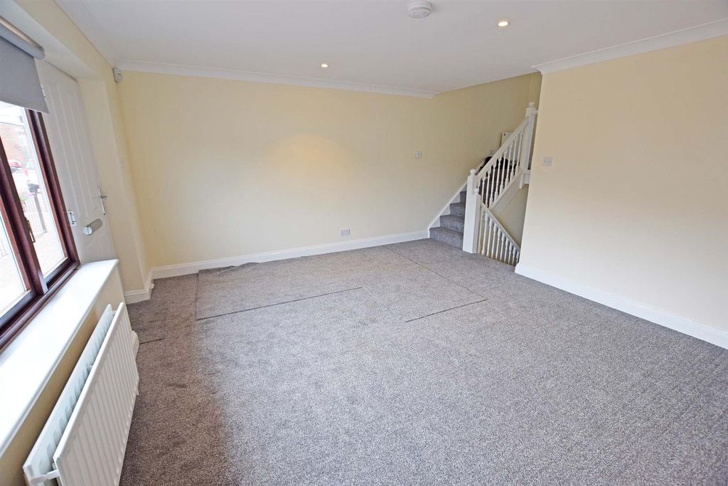 Property photo 2 of 10 Lounge (Library)