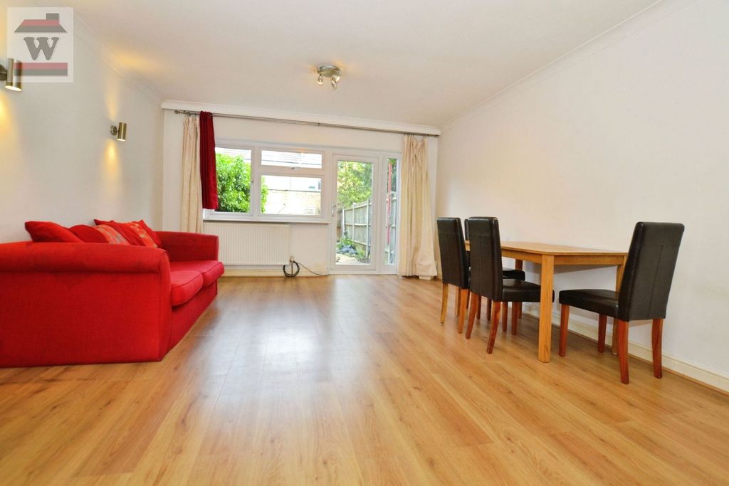 Property photo 2 of 9