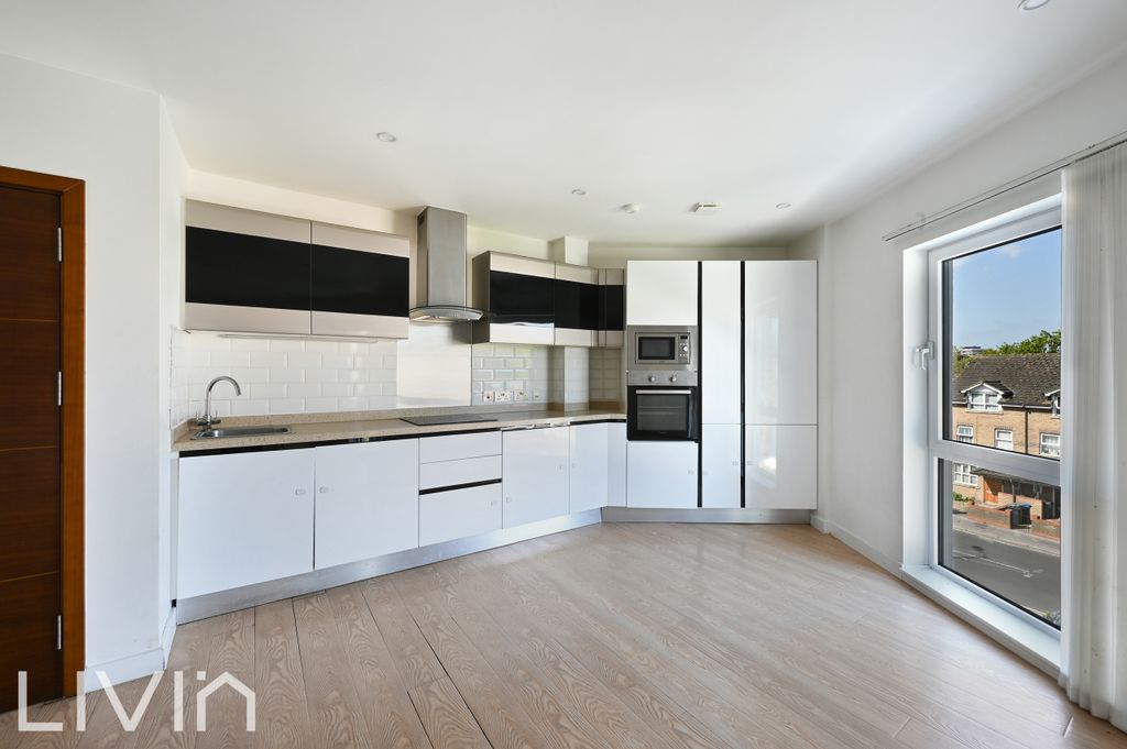 Property photo 3 of 8 8