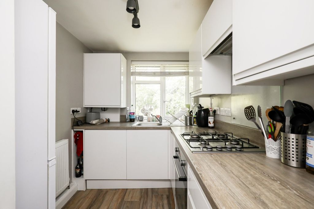 Property photo 1 of 8 Kitchen