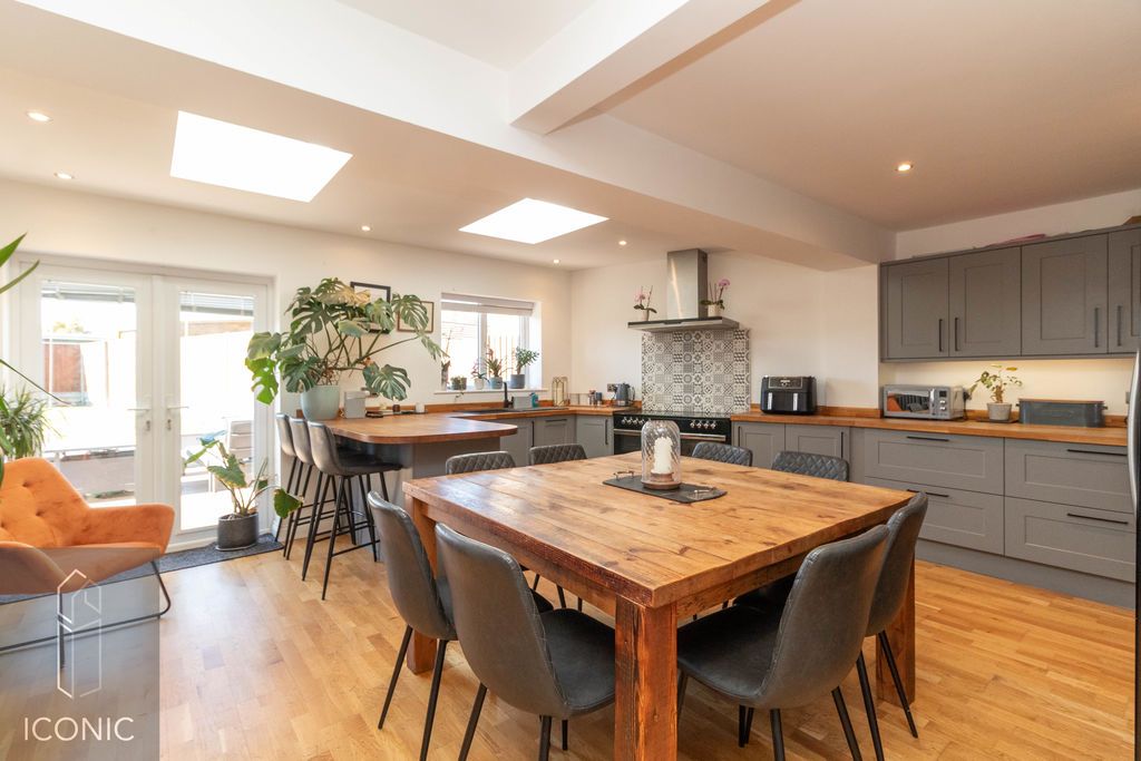 Property photo 2 of 17 Photo 3