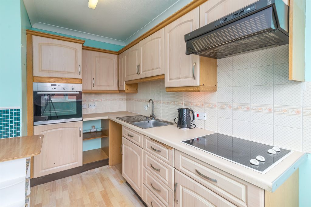 Property photo 2 of 11 Kitchen