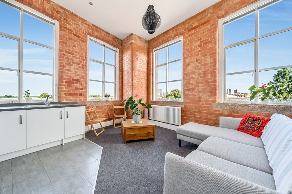 Property photo 1 of 9 Living Kitchen