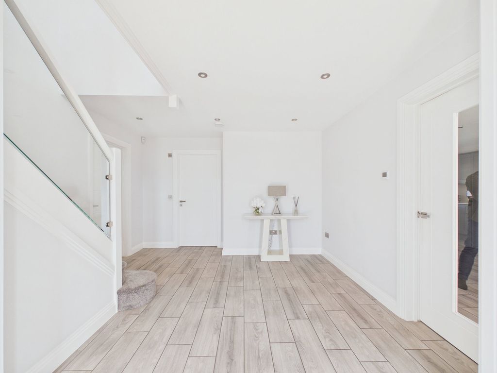 Property photo 3 of 38