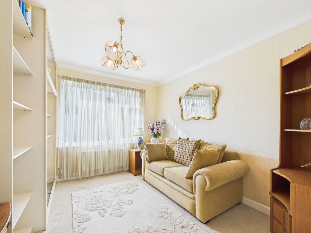 Property photo 2 of 37 4065085