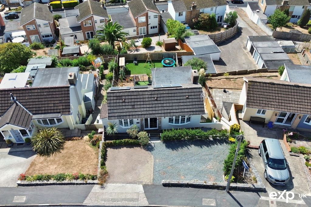 Property photo 2 of 31