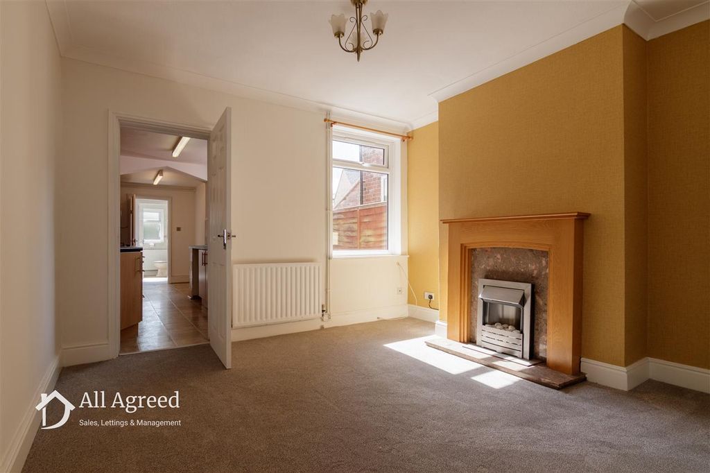 Property photo 3 of 14 Dining Room