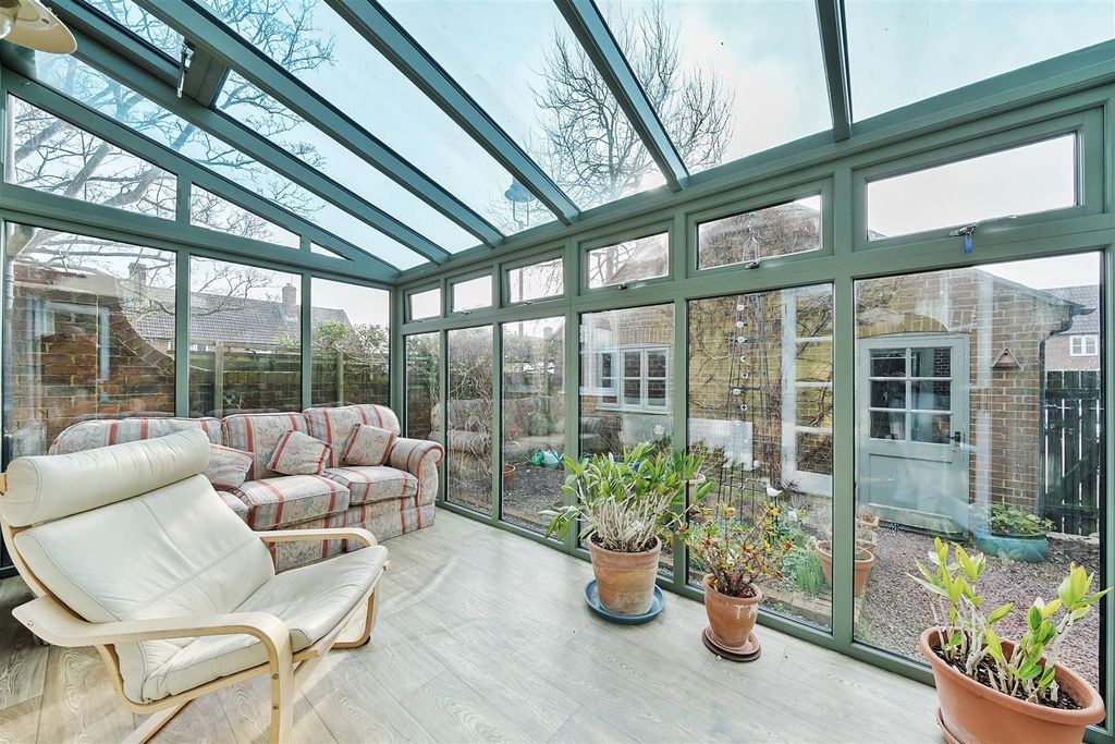 Property photo 3 of 25 Conservatory