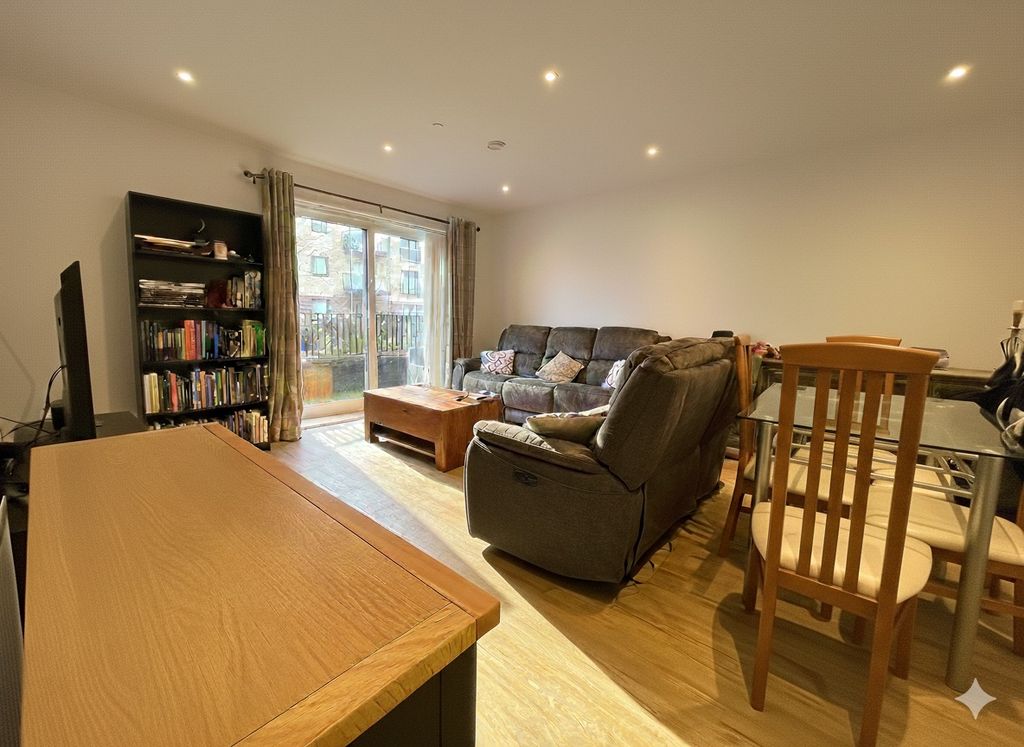 Property photo 2 of 8 4875462