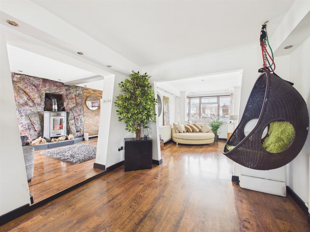 Property photo 2 of 29