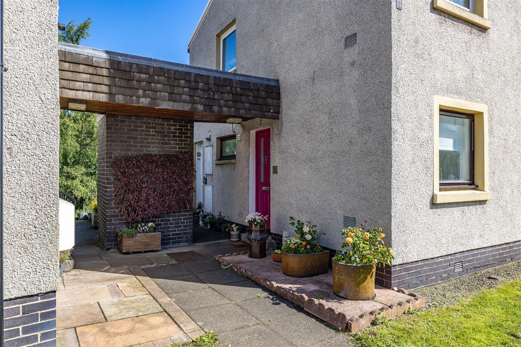 Property photo 2 of 20 13 Priorsdene Melrose 06.Jpg