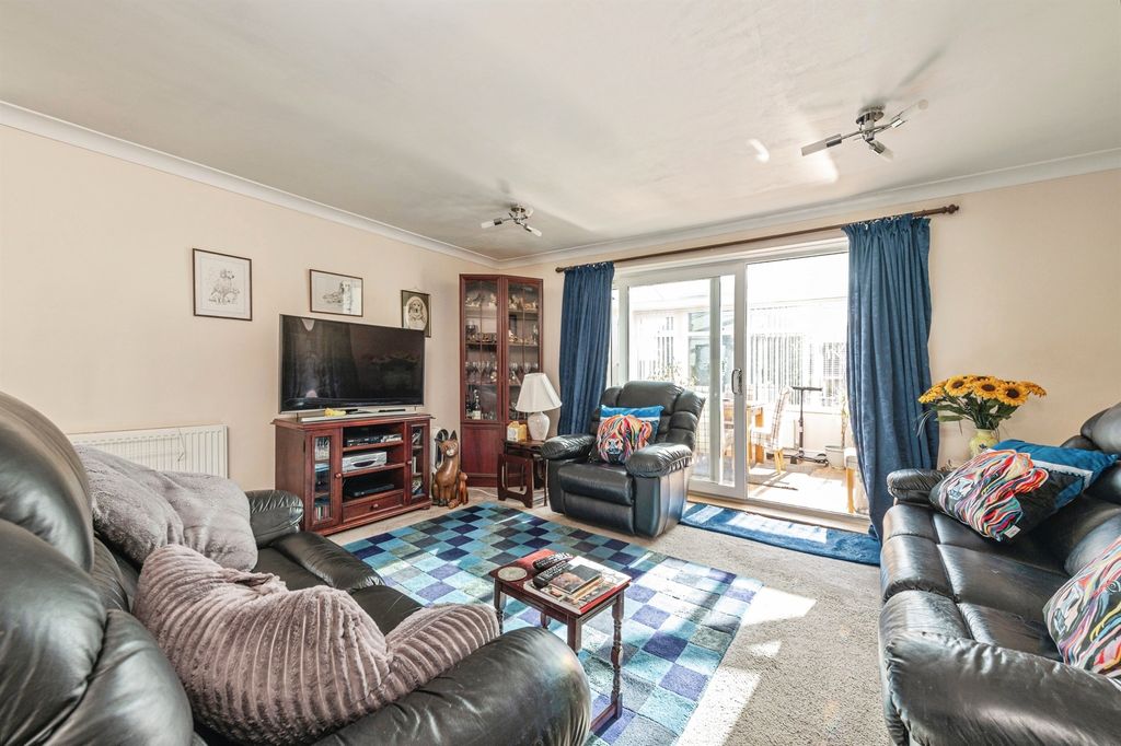 Property photo 3 of 14