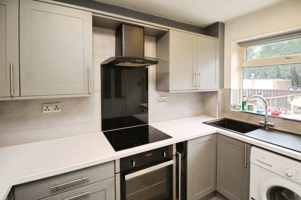Property photo 3 of 17 Kitchen