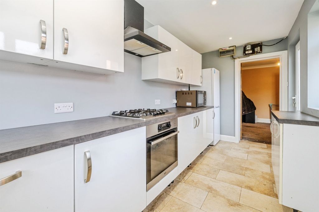 Property photo 3 of 16