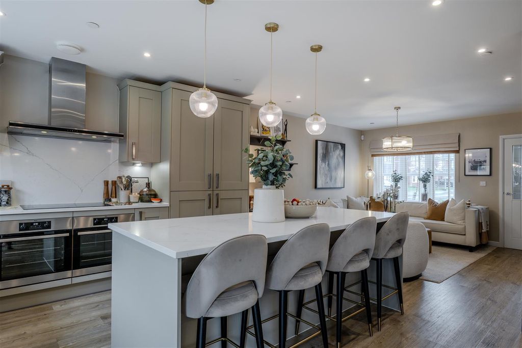 Property photo 2 of 33 Kitchen