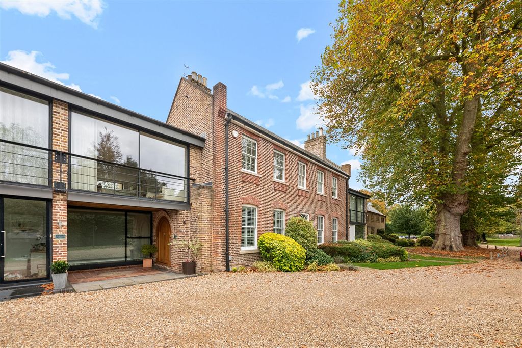 Property photo 1 of 34