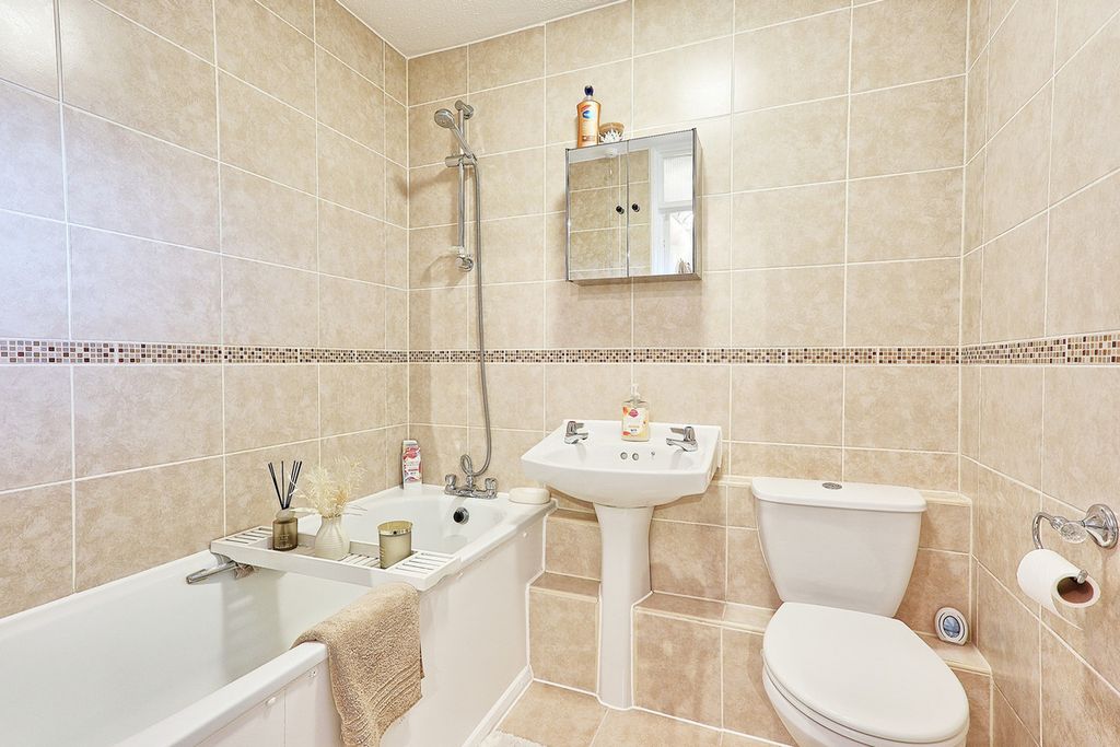 Property photo 3 of 6