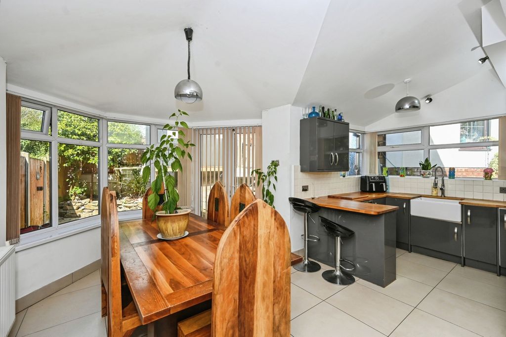 Property photo 3 of 29 Pbox-Img.Jpg