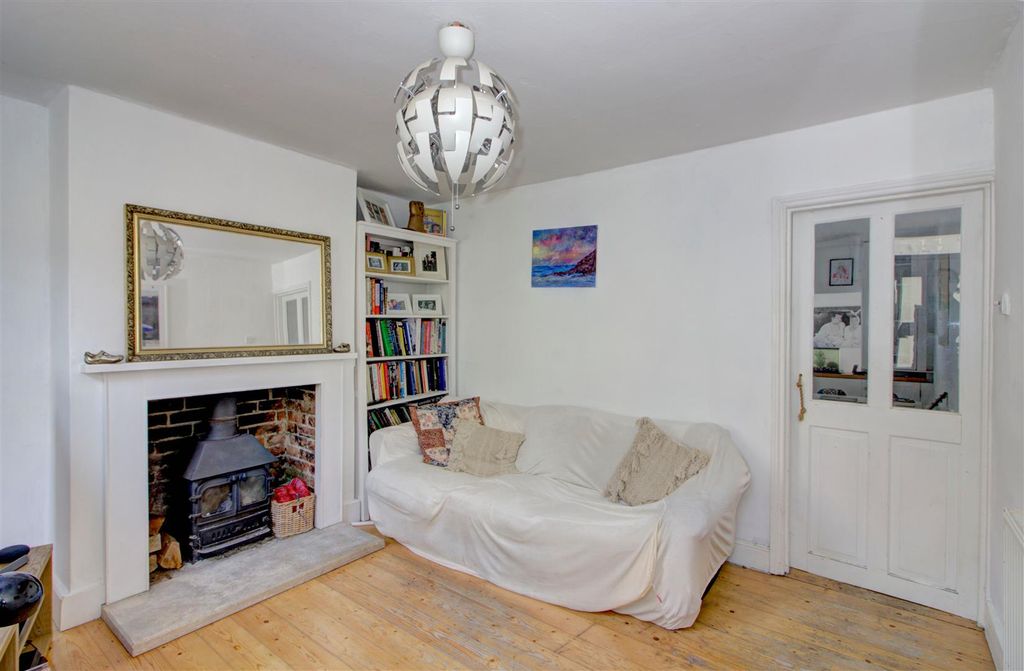 Property photo 3 of 14 11 Hastings Rd7.Jpeg