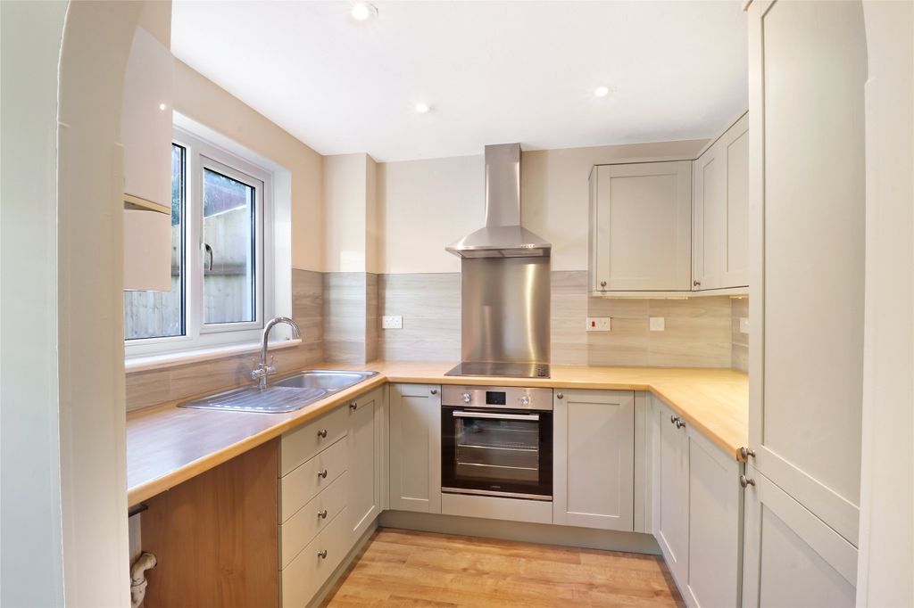 Property photo 2 of 11 2 - Picture No. 20