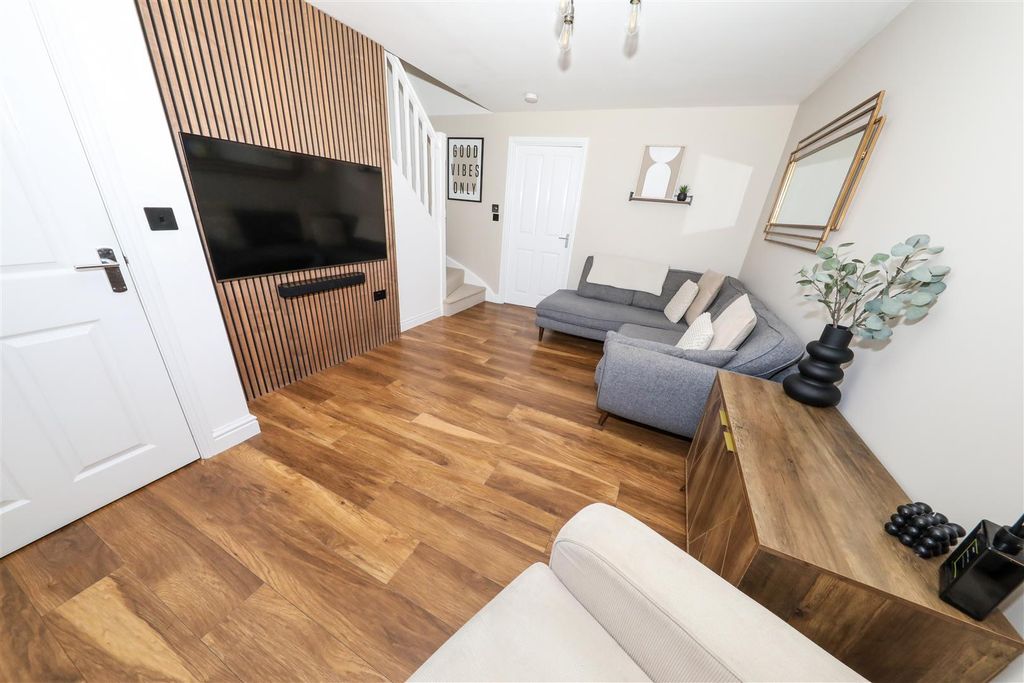 Property photo 3 of 32 B