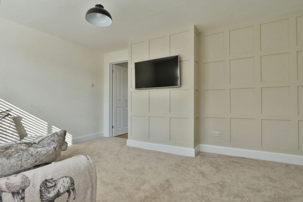 Property photo 3 of 18 4577717