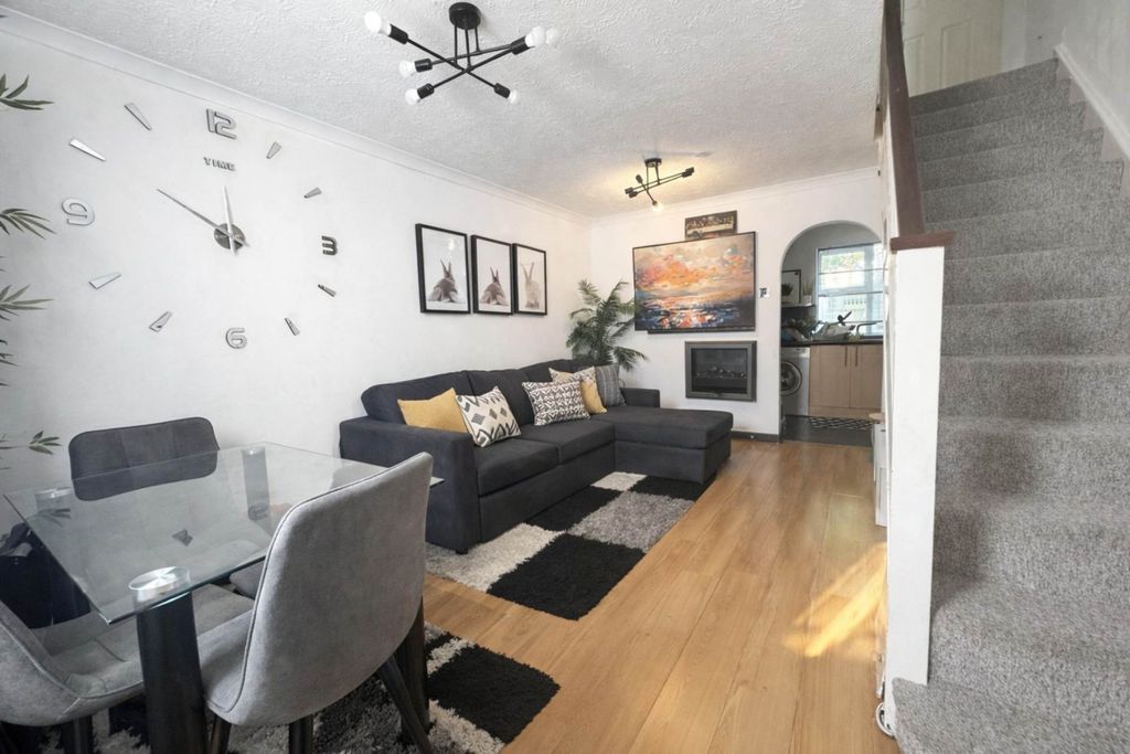 Property photo 3 of 8