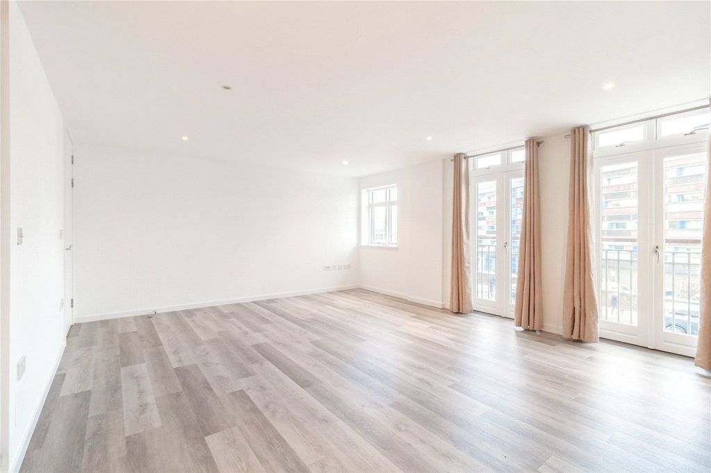 Property photo 2 of 14 Picture No. 28