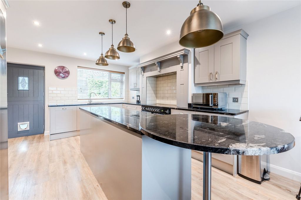 Property photo 3 of 20 Kitchen