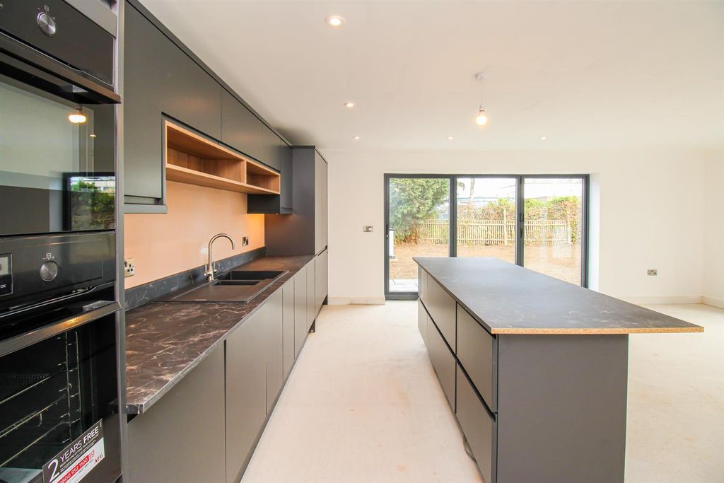 Property photo 3 of 23