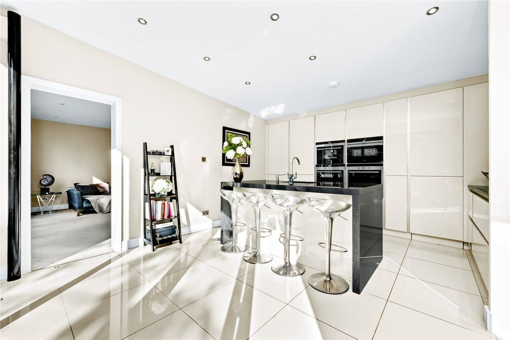 Property photo 3 of 12 Kitchen