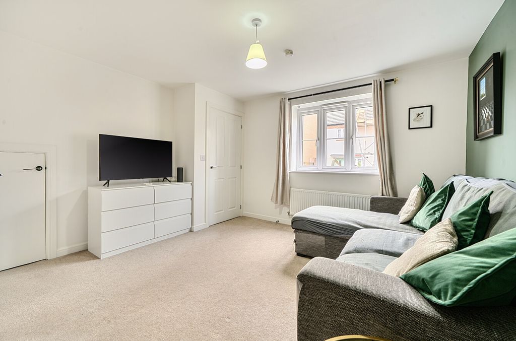 Property photo 3 of 9