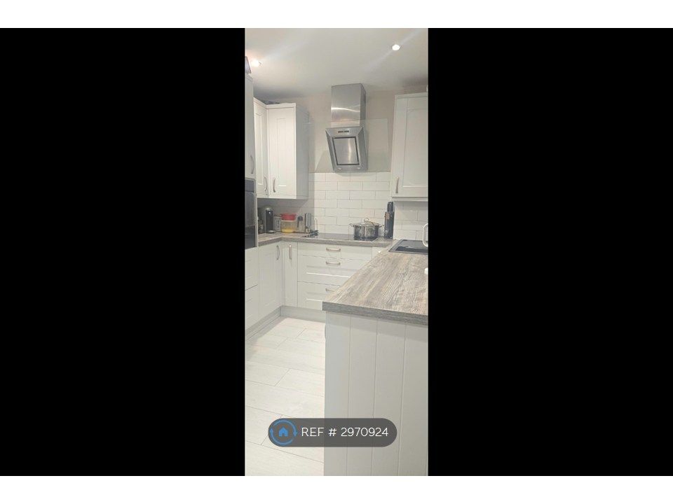 Property photo 2 of 16 Kitchen