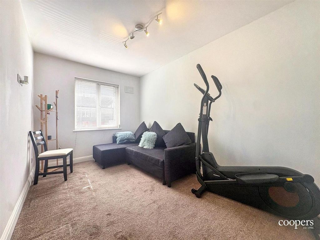 Property photo 1 of 9 Lounge (4).Jpg