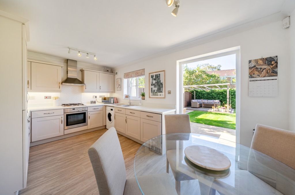 Property photo 2 of 23 1521742-11-1A0c8Df861E20
