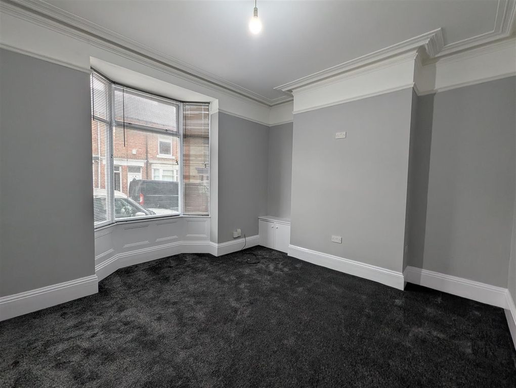 Property photo 2 of 9 Lounge