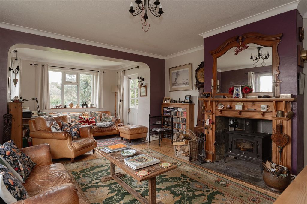 Property photo 3 of 26 13.Jpg