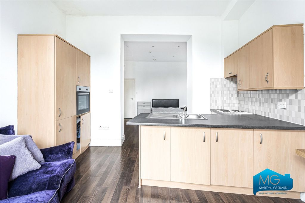 Property photo 3 of 14 Picture No. 06