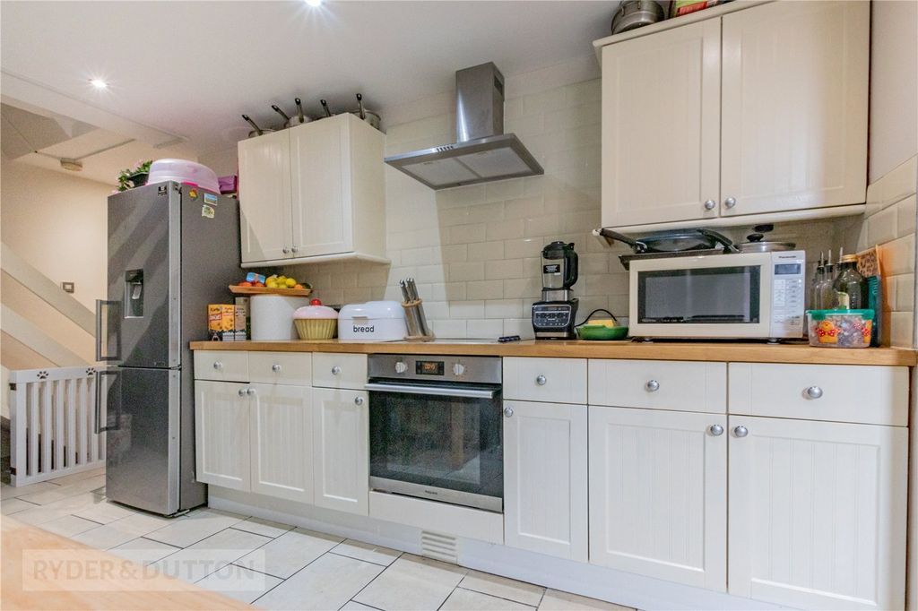 Property photo 3 of 20 Kitchen